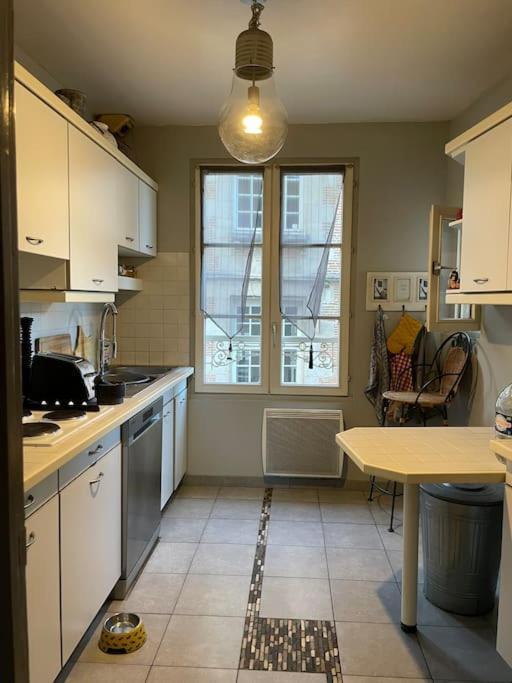 Appartement Sur Le Parvis De La Cathedrale Senlis  Eksteriør billede